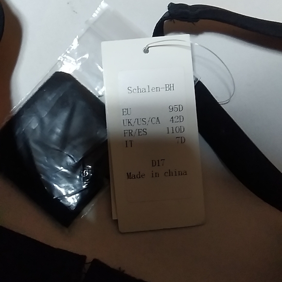 Bra with 3 sleeping masks 42D - Picture 3 of 3